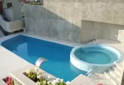 Private pool Rafailovici