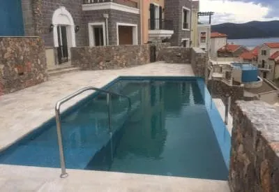 Private pool Lustica bay